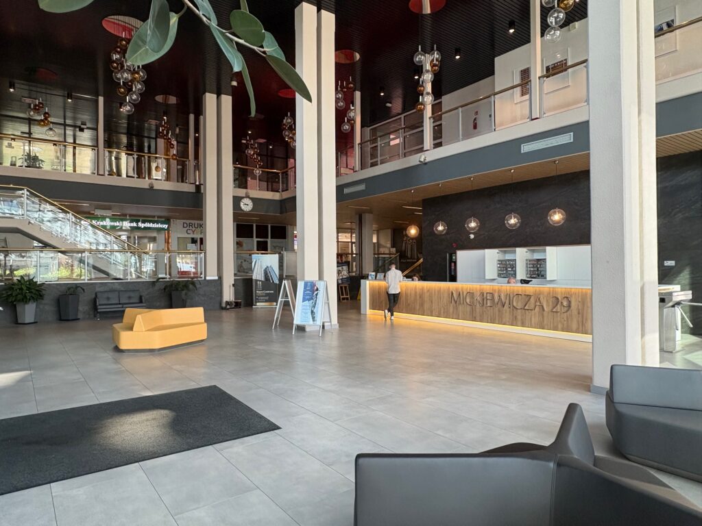 Hall główny w obiektach przy ulicy Mickiewicza 29 w Katowicach